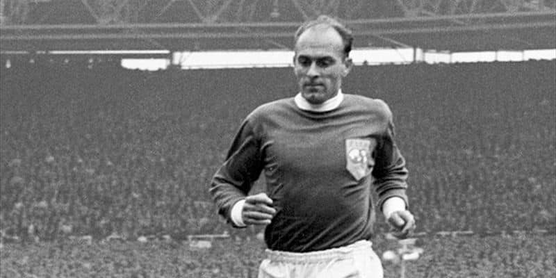 Alfredo Di Stefano khoác áo CLB River Plate và Los Millonarios từ rất sớm