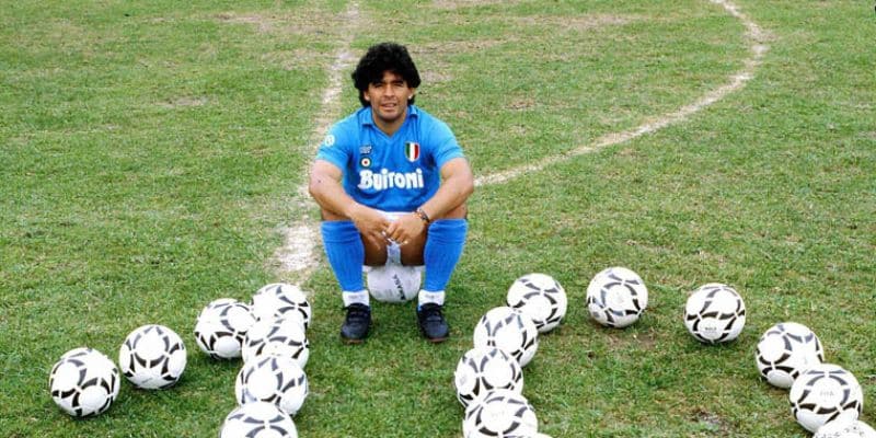 Diego Maradona ghi tới 81 bàn thắng khi khoác áo Napoli