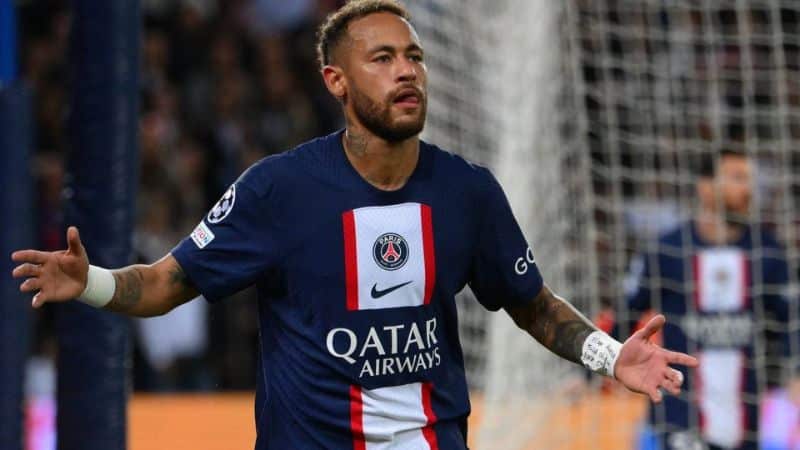 Neymar chuyển sang khoác áo Paris Saint-Germain từ mùa giải 2017/18